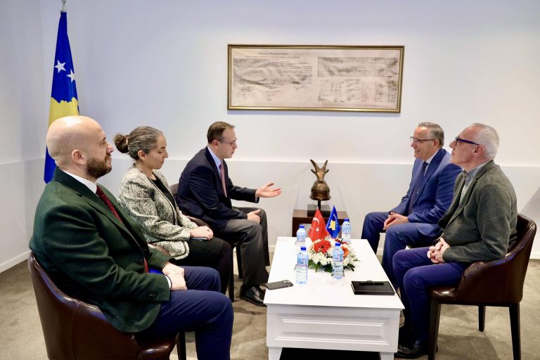 Hamza priti ambasadorin e Turqisë Angili: Do angazhohemi për raporte të qëndrueshme me aleatët e Kosovës