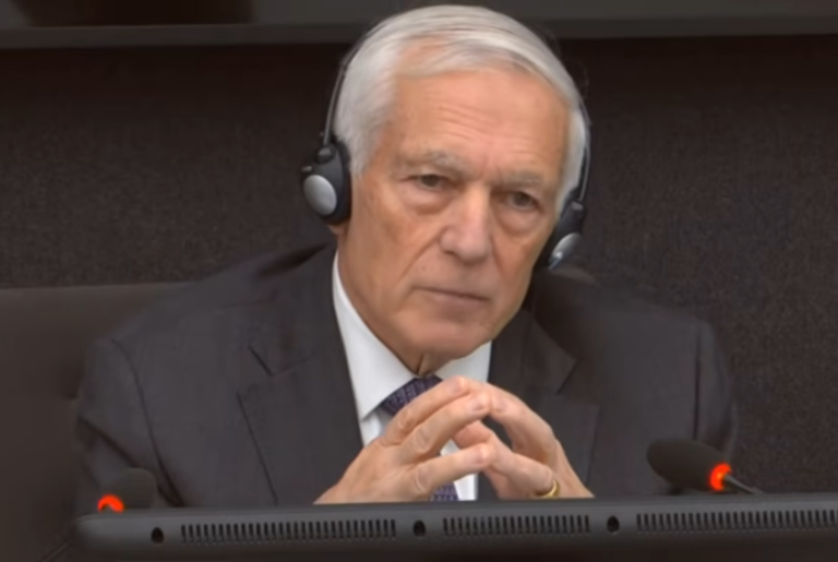 Clark fuqishëm: Kur njerëzit luftojnë kundër shtypjes, kalojnë nga terroristë në luftëtarë lirie