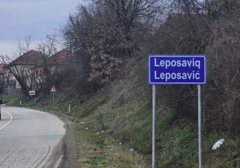 Kapen tri gra shtetase serbe duke kaluar kufirin ilegalisht në Leposaviq