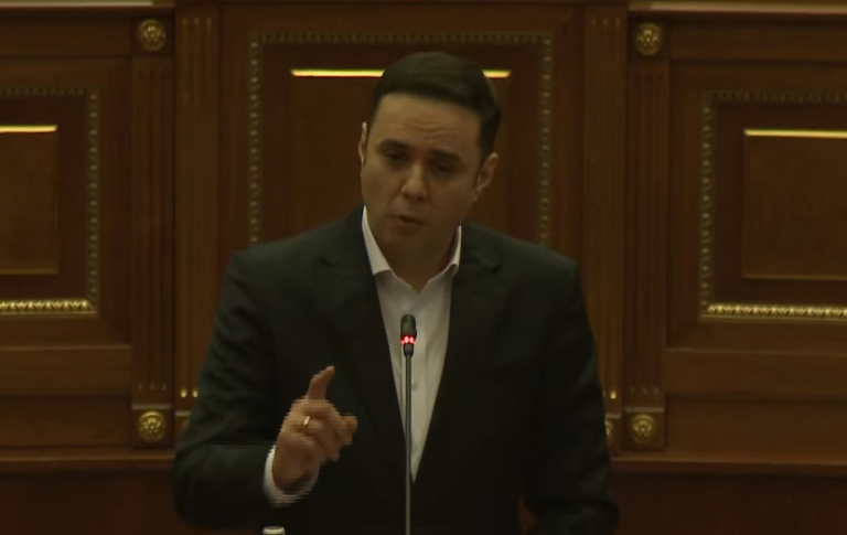 Abdixhiku e krahason Kurtin me Don Kishotin: Personazh tragjiko-komik që sheh dhe krijon veç kundërshtar