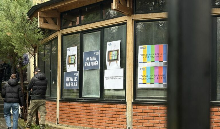 Punëtorët e RTK’së, Kurtit: Gjetët para për KQZ’në, gjeni edhe për ne