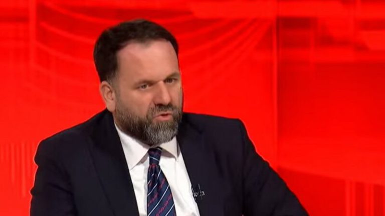 ‘Erdhën me kaos, jetojnë vetëm në kaos’, Rukiqi i LDK për pretendimin e VV’së: 50 përqindshi është një iluzion optik