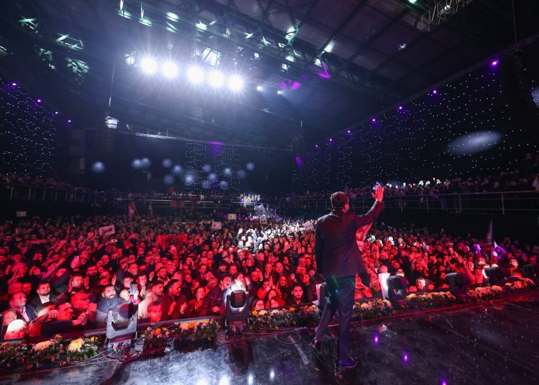 VV gjobitet me 5 mijë euro nga PZAP’ja, përdori fëmijë në fushatë