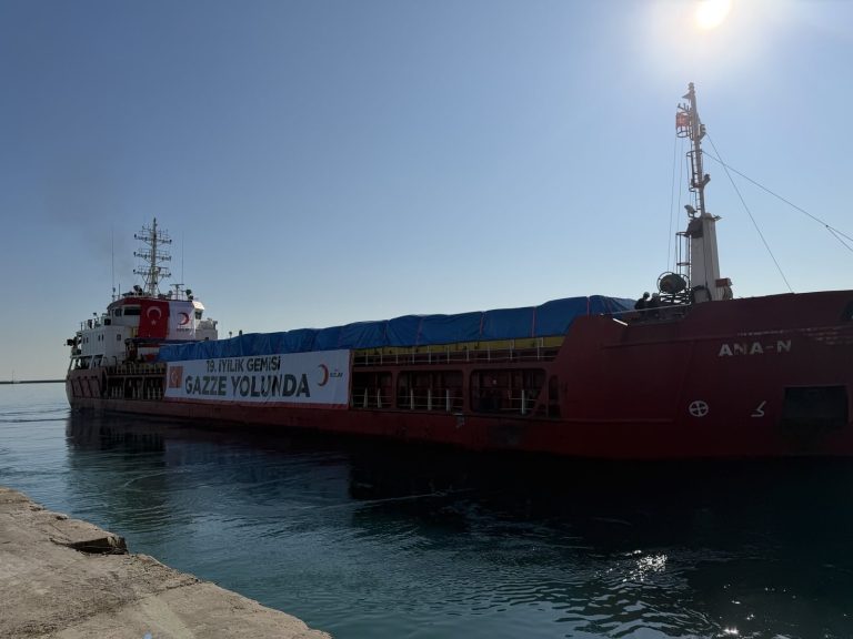 Njofton Kurti: Niset anija me ndihma të Kosovës për Gazan nga Turqia, vlera e dërgesës 500 mijë euro