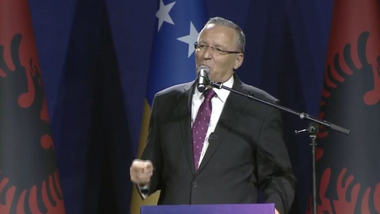 Bedri Hamza premton rritje 50% të pagave për të gjithë shërbyesit publik që paguhen nga buxheti i shtetit