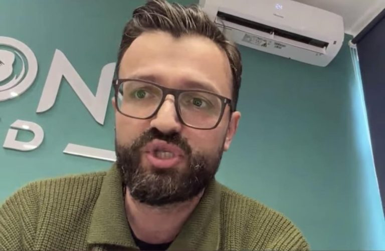 Në kufijtë mes jetës dhe vdekjes: Flet Dr. Arben Hajrizi i cili udhëhoqi ndërhyrjen që shpëtoi jetën e 37-vjeçares në Mitrovicë