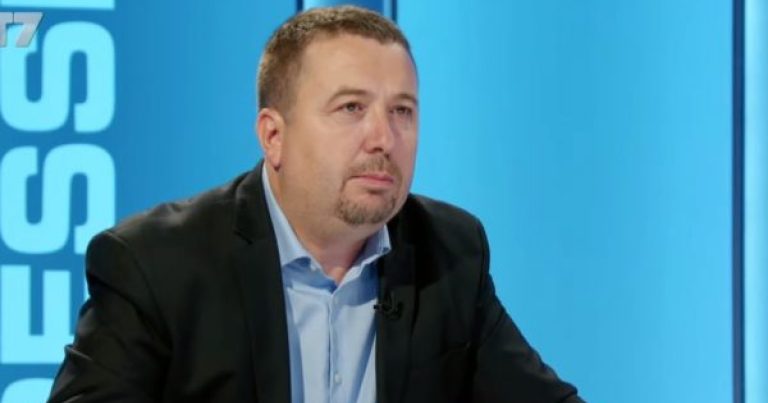 “Rugova në momentet e ndryshimeve i dha orientim vendit”, Latifi: Deri në 89, ja ke qenë me Titon ja me Enverin