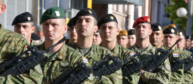 Zhvillime gjithandej, Kroacia rikthen shërbimin ushtarak pas 17 vjetësh