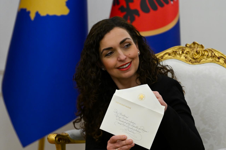 Osmani pranon përmes Prattipatit urimin për Vitin e Ri nga Presidenti Trump