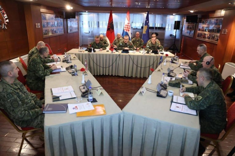 Ushtritë e Kosovës, Shqipërisë dhe Kroacisë mbajnë takim trilateral