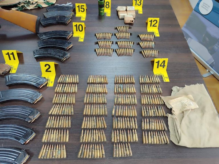 Policia në veri gjen sërish armë, municion dhe mjete të tjera ilegale