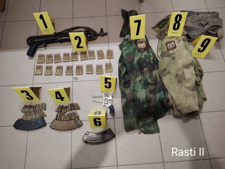 Policia gjen armë, municion, granata dore dhe mjete të tjera ilegale në tri raste të ndara në veri