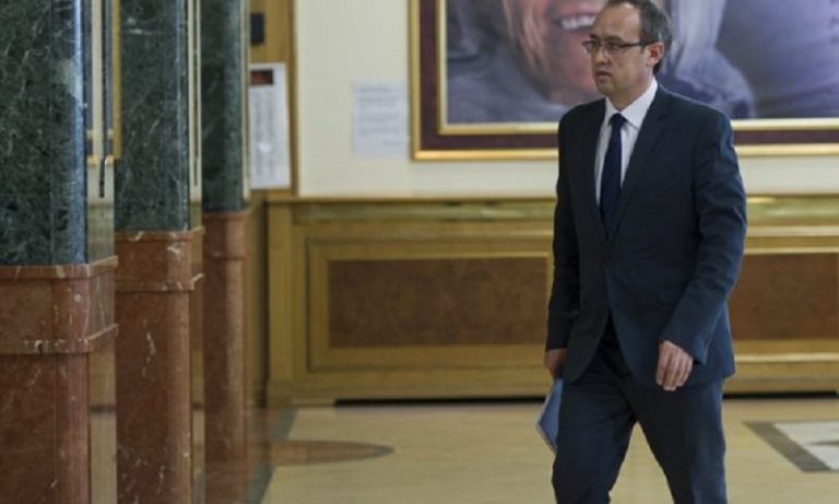 Hoti: Ju thoni papunësia 10%, por s’e keni rritë punësimim – njerëzit kanë imigru jashtë dhe s’janë më në shifra