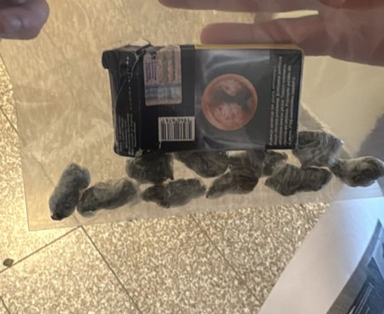 U kap me 10 qese drogë, arrestohet një person në Mitrovicë