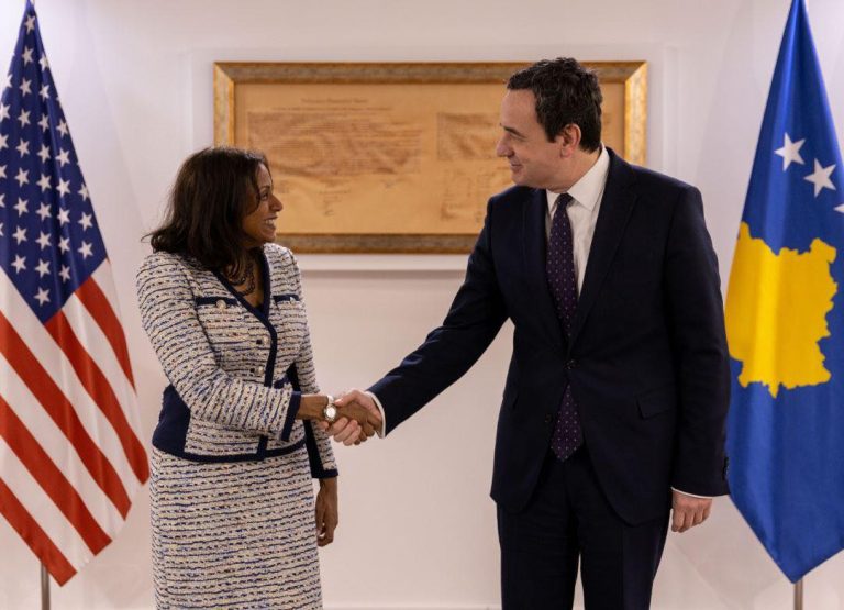 Prattipati i shkon në zyrë Kurtit: Presim angazhim konstruktiv për të çuar përpara prioritetet e përbashkëta