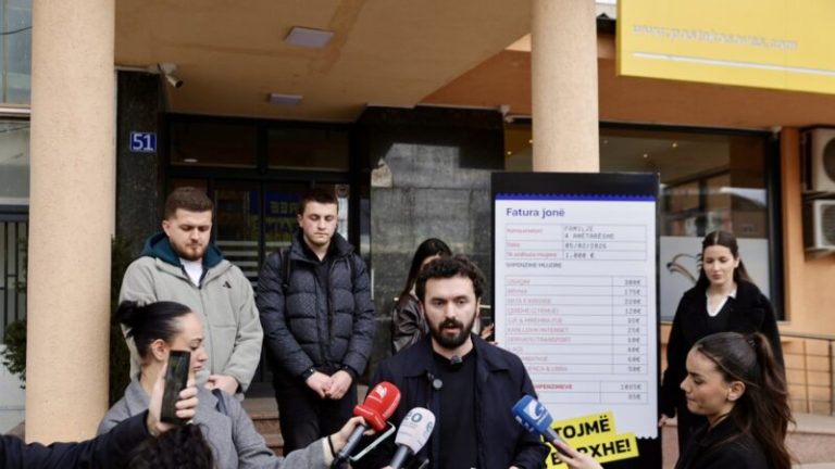 ‘Rritja e çmimit të rrymës na varfëron’: Rinia e PDK’së me faturë gjigante, alarmojnë për rritjen 21%