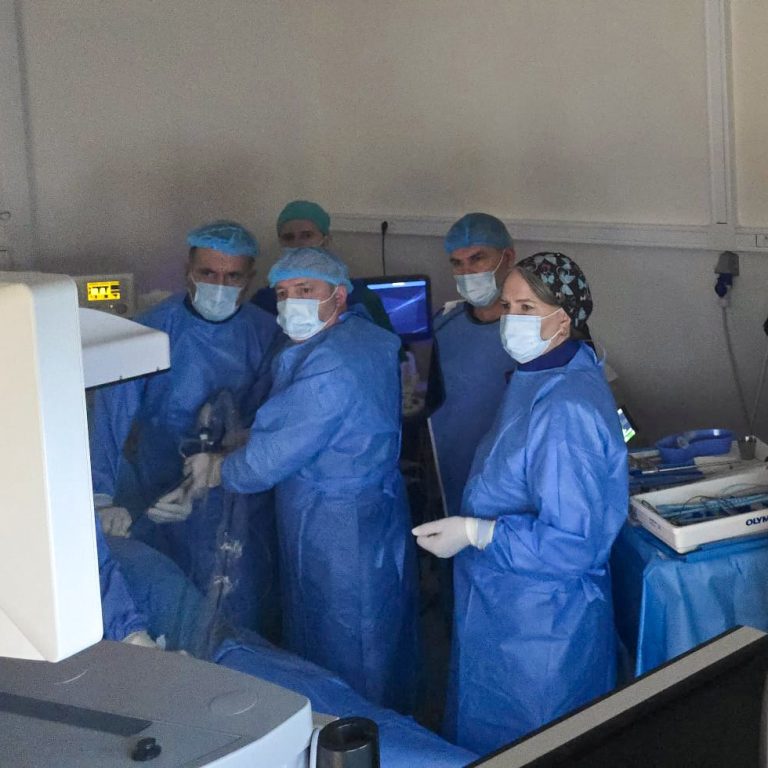 QKUK realizon për herë të parë në Kosovë ndërhyrjen minimale invazive për gurët në veshka