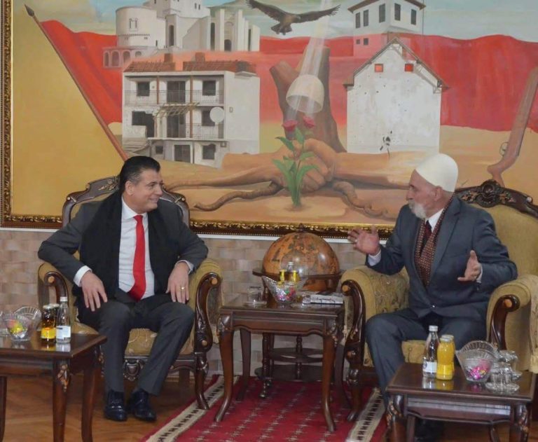 Bahtiri i drejtohet familjes Jashari, iu lutet të ofrojnë një kandidat për president për ta shpëtuar Kosovën nga kriza