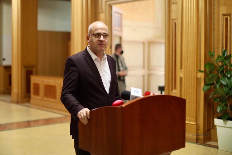 Haxhi Avdyli dorëhiqet nga Guxo pas sulmeve ndaj Vjosa Osmanit