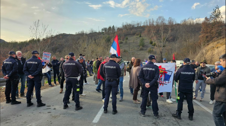 Mbyllet rruga në Jarinjë, serbët në protestë