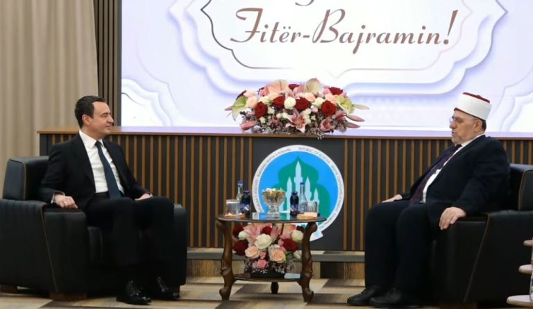 Kurti në BIK për ta uruar Bajramin, kujton hoxhallarët e rënë në luftë