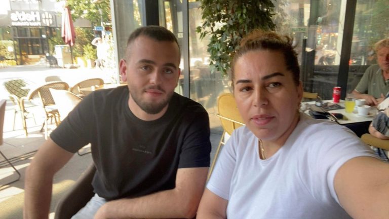 “Na këpute shpirtin Adushi i nanës”, reagimi prekës i nënës së 21 vjeçarit mitrovicas që vdiq dje në aksidentin tragjik