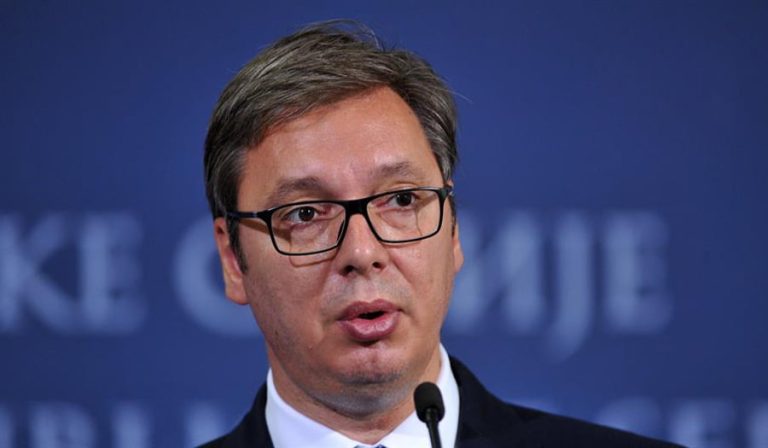 “Ata po presin një moment të favorshëm”, Vuçiq: Serbia po përgatitet për një sulm nga aleanca Kroaci-Shqipëri-Kosovë