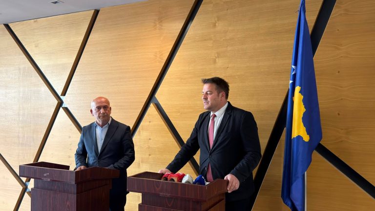 Ministria e Bujqësisë vendosë për një paketë masash për mbrojtjen e tregut të qumështit dhe prodhimit vendor