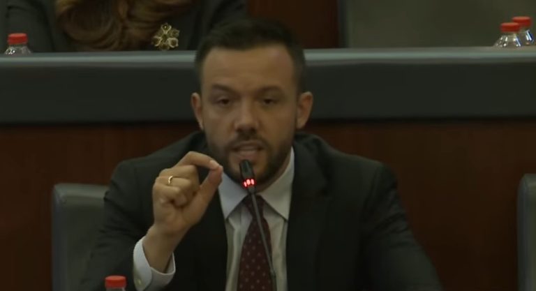 Arian Tahiri e paralajmëron Qeverinë Kurti: TURP e MARRE, kur PDK-ja të vjen në pushtet, gjithë keqbërësit do të dalin para drejtësisë