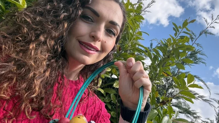 Reagimi i parë i Vjosa Osmanit pas dorëzimit të detyrës, uron Pashkët