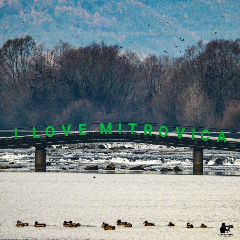 Mot i ndryshueshëm të mërkurën: Diell, vranësira e reshje shiu