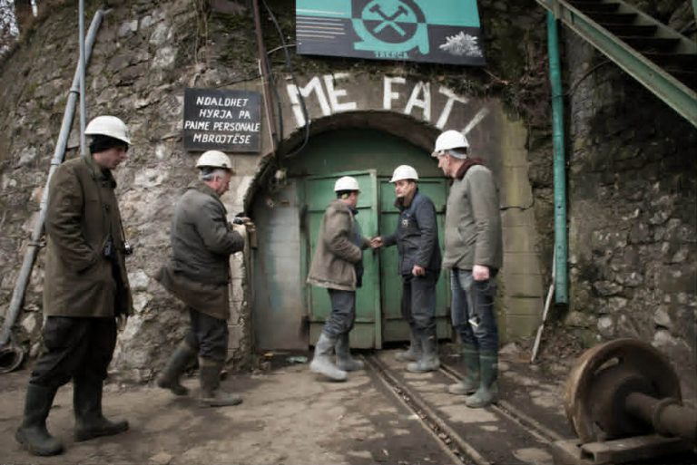 Mbetën pa rrogë të 13-të, minatorët e Trepçës reagojnë ashpër: Durimi po soset