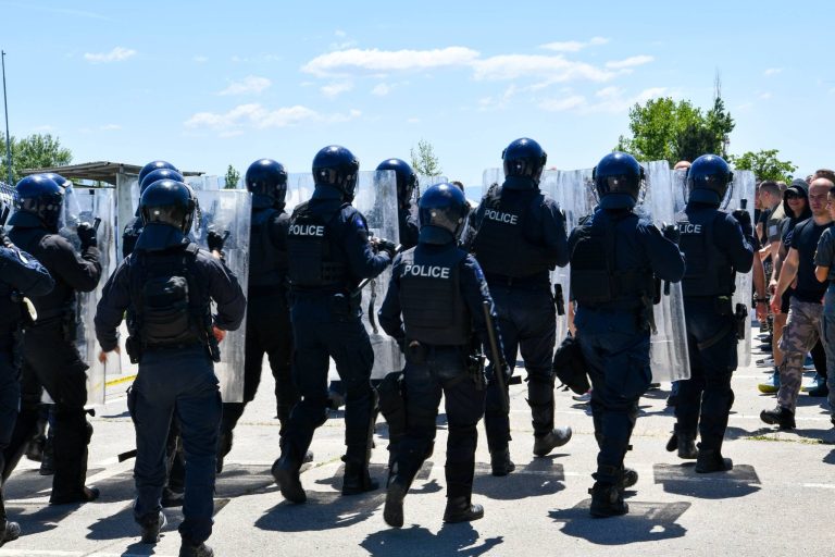65 zyrtarë policorë trajnohen për “Ballafaqimin me turma” në Vrellë