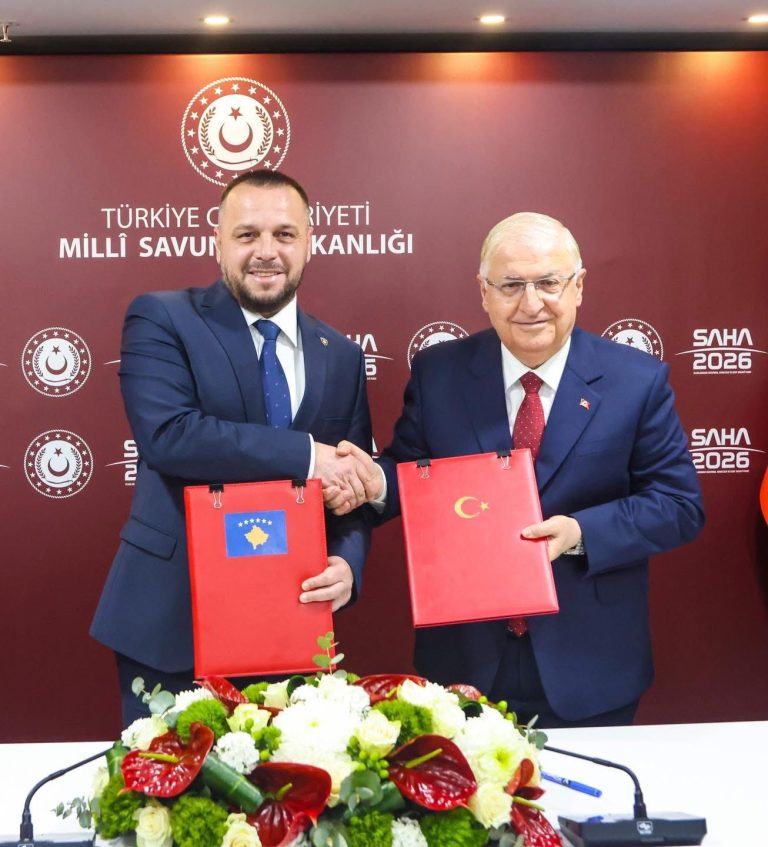 Kosova dhe Turqia nënshkruajnë marrëveshje për bashkëpunim ushtarak, 200 milionë lira turke për fuqizimin e FSK’së