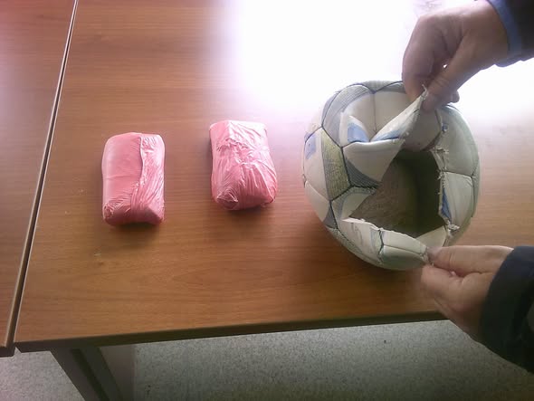 Parandalohet kontrabandimi i dy telefonave në Qendrën e Paraburgimit në Mitrovicë – ishin futur në një top futbolli