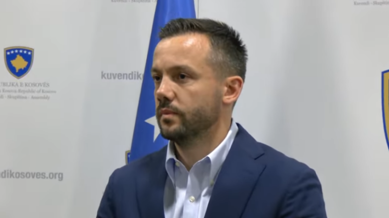 Arian Tahiri: Kurti e çoi Kosovën në zgjedhje, refuzoi konsensusin për presidentin