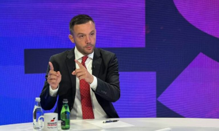 “Kurgjë s’ka bo – një projekt nuk është në gjendje me e përmend, një investim të huaj”, Arian Tahiri: Meqë e varfëroi popullin, vazhdoi me e përça