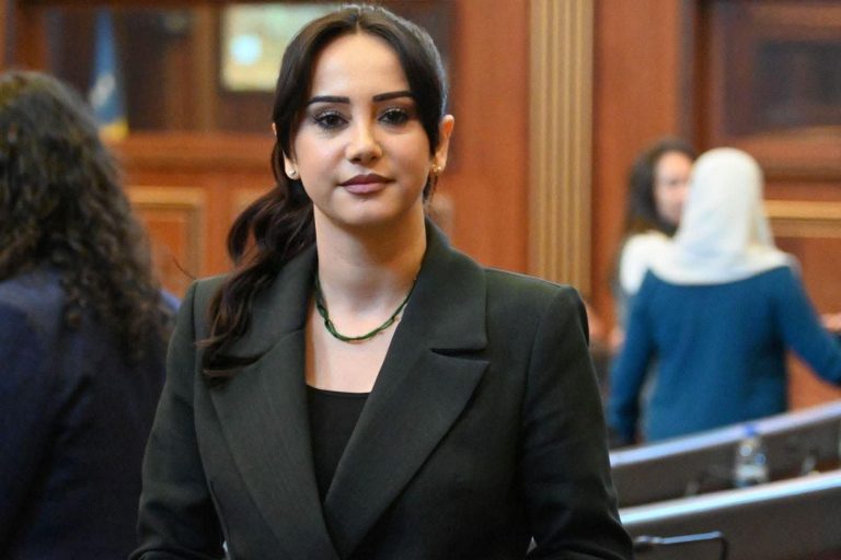 Reagon Arjeta Fejza, ishte e pranishme në përplasjen fizike mes Sami Lushtakut dhe aktivistit të LVV-së: Sulmet e tilla nuk na ndalin
