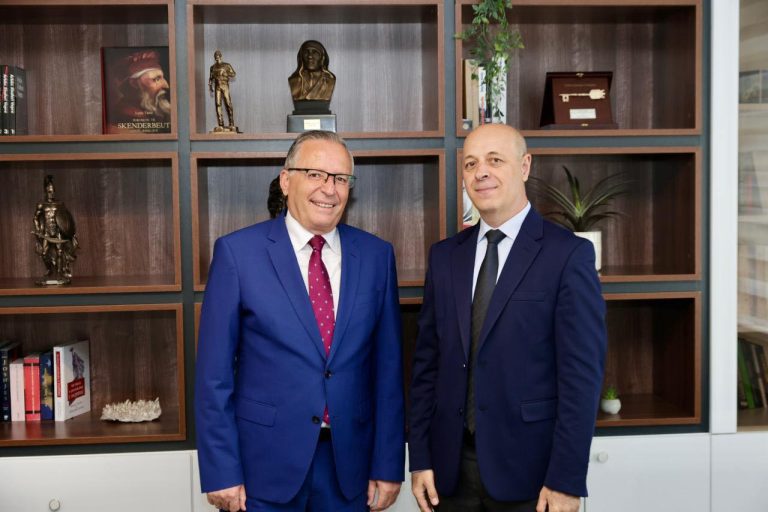 Prof. Miftar Kurti nga Mitrovica i bashkohet PDK-së, do të garojë për deputet