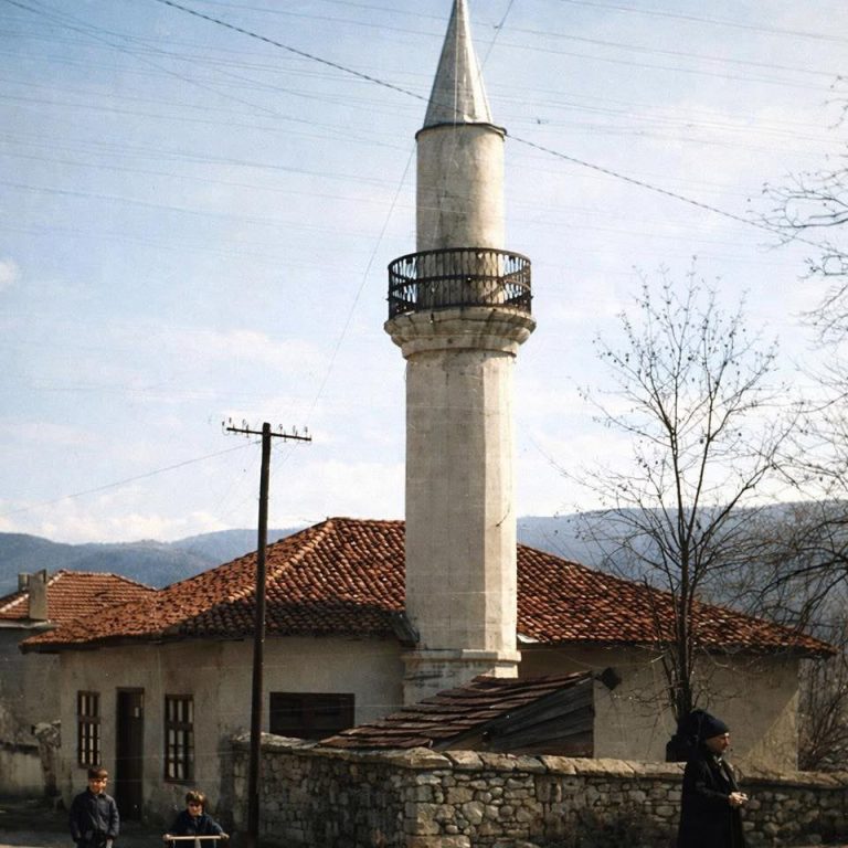 LAJMI I DITËS: Xhamia e Ibrit, e ndërtuar në vitin 1777 dhe e djegur më 2 maj 1999, do të rindërtohet