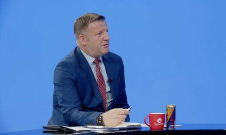 Profesori i ekonomisë: I patën 20 miliardë euro buxhet, por popullin e varfëruan