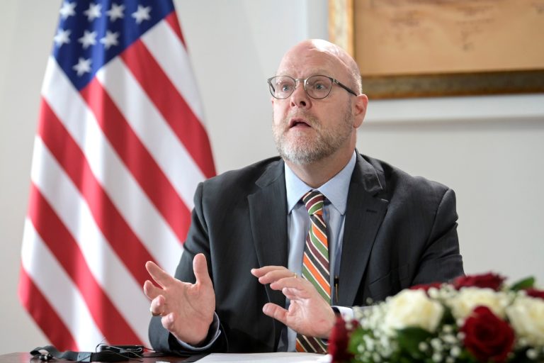 Hovenier: Lëvizja Vetëvendosje vazhdimisht ka reaguar ngadalë ndaj kërkesave amerikane
