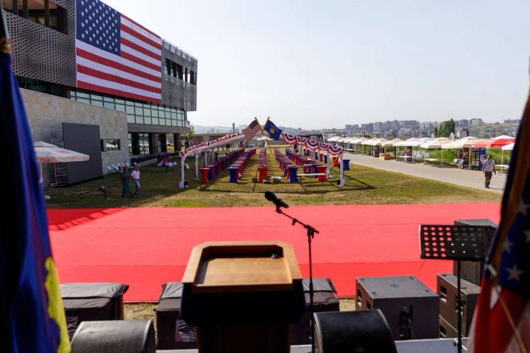 “Festojmë me miqtë tanë kosovarë”, ambasada amerikane gati për festën e 250-vjetorit të pavarësisë