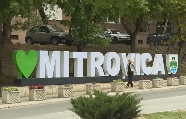 Shfuqizohet vendimi për largimin e mbishkrimit “I love Mitrovica”