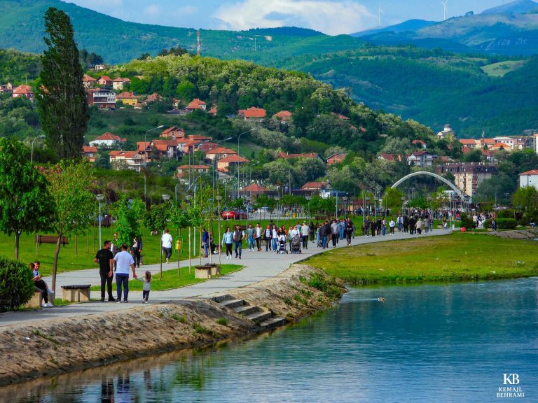 Sot mot i nxehtë dhe me diell, temperaturat deri në 33°C