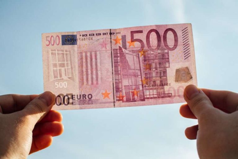 Nga sot paga minimale në Kosovë bëhet 500 euro bruto
