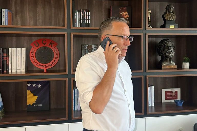 Hamza bisedë telefonike me Thaçin: Më 16 shtator drejtësia do të vihet në vend, të fala nga presidenti