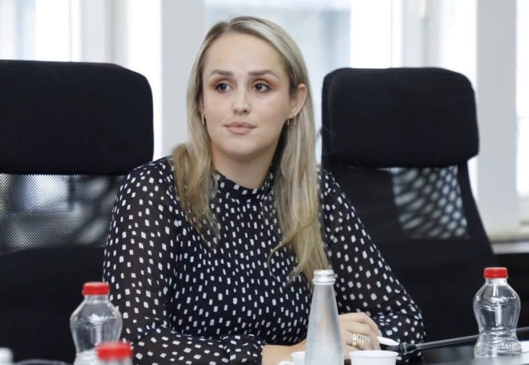 Igballe Islami: Dhënia në shfrytëzim e pronës në Kçiq përbën shkelje, mbështetja për të prekurit nga rrëshqitjet e dheut e pamjaftueshme