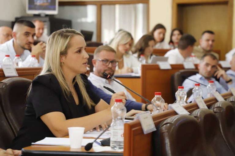 Igballe Islami kritikon ashpër qeverisjen komunale për emërimet në borde