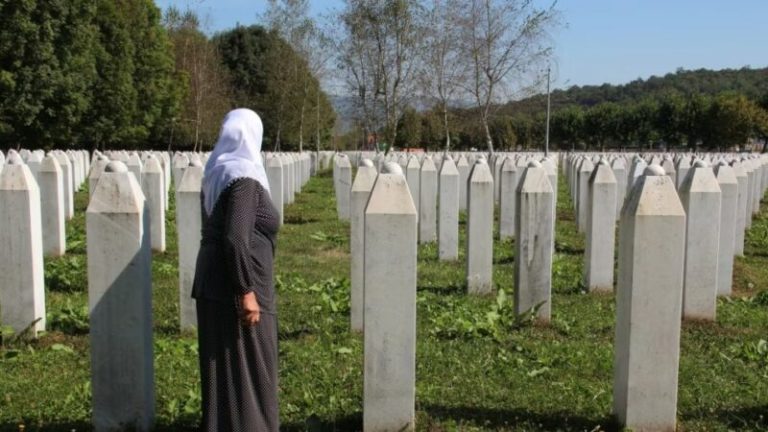 Srebrenica përkujton viktimat në 31-vjetorin e gjenocidit